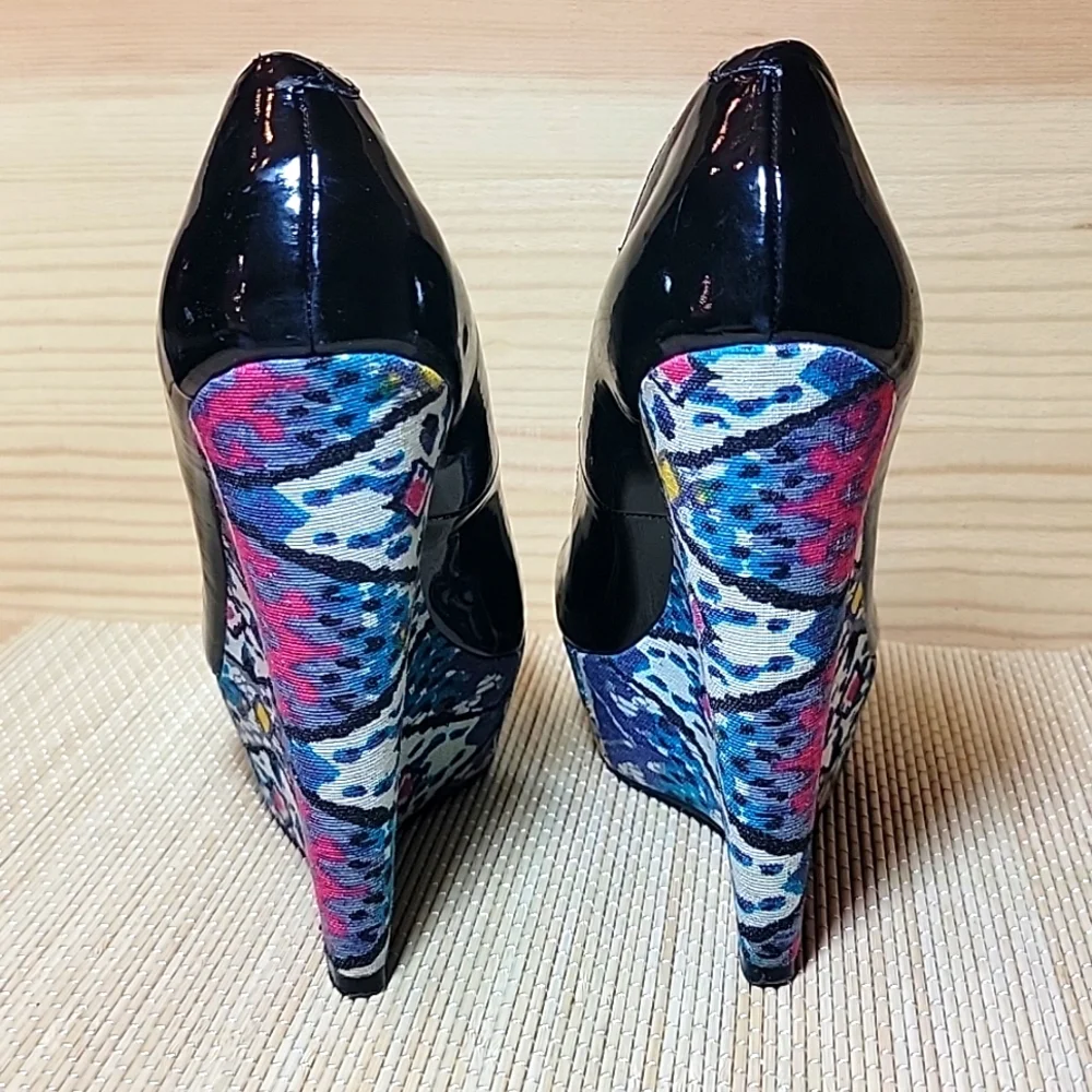 Steve Madden sz8.5 Gavon Black Patent and Multi Color Platform Wedge